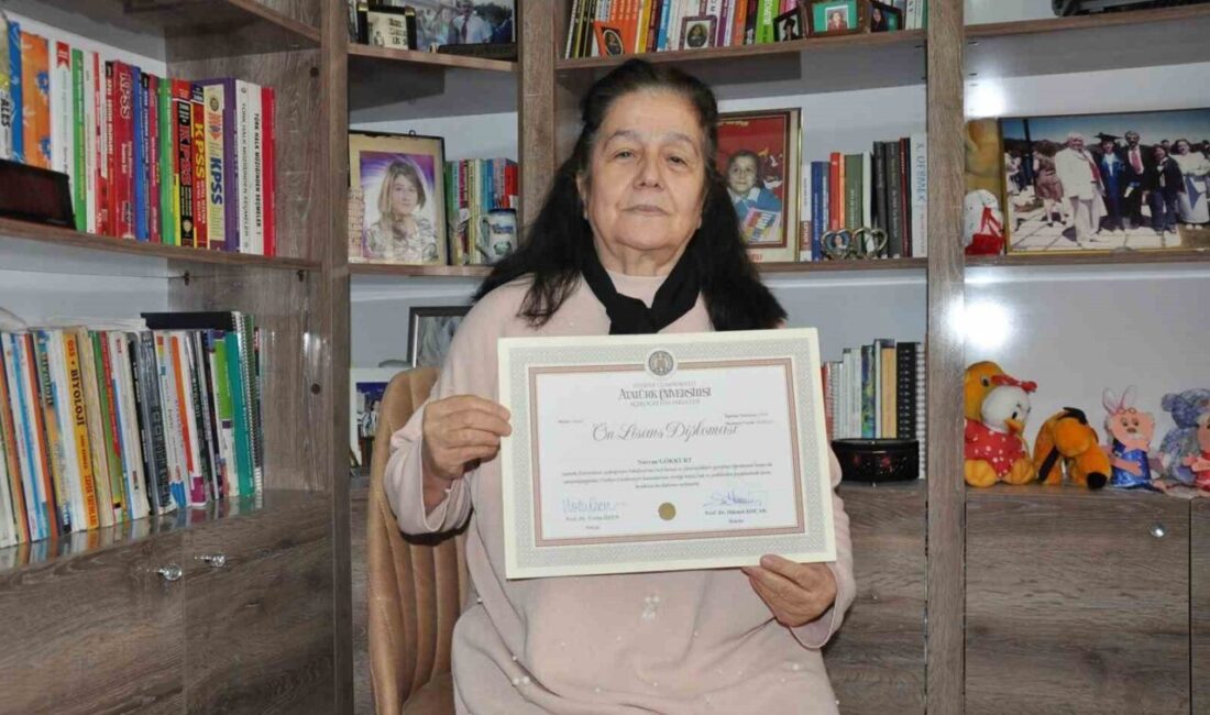 Emekli fizik öğretmeni Nurcan Gökkurt, 55 yaşından sonra 3 üniversite