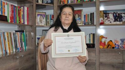 Emekli fizik öğretmeni Nurcan Gökkurt, 55 yaşından sonra 3 üniversite