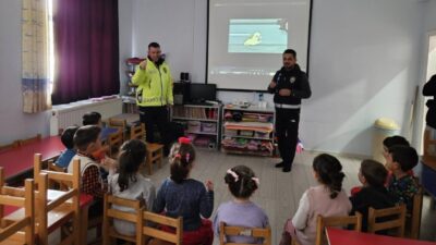 Erzincan'da polis ekipleri Üzümlü Anaokulu öğrenci ve öğretmenlerine 112 ihbar