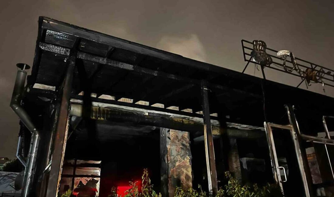 Esenyurt'ta bir park içindeki kafede, saat 22.00 sıralarında sebebi bilinmeyen