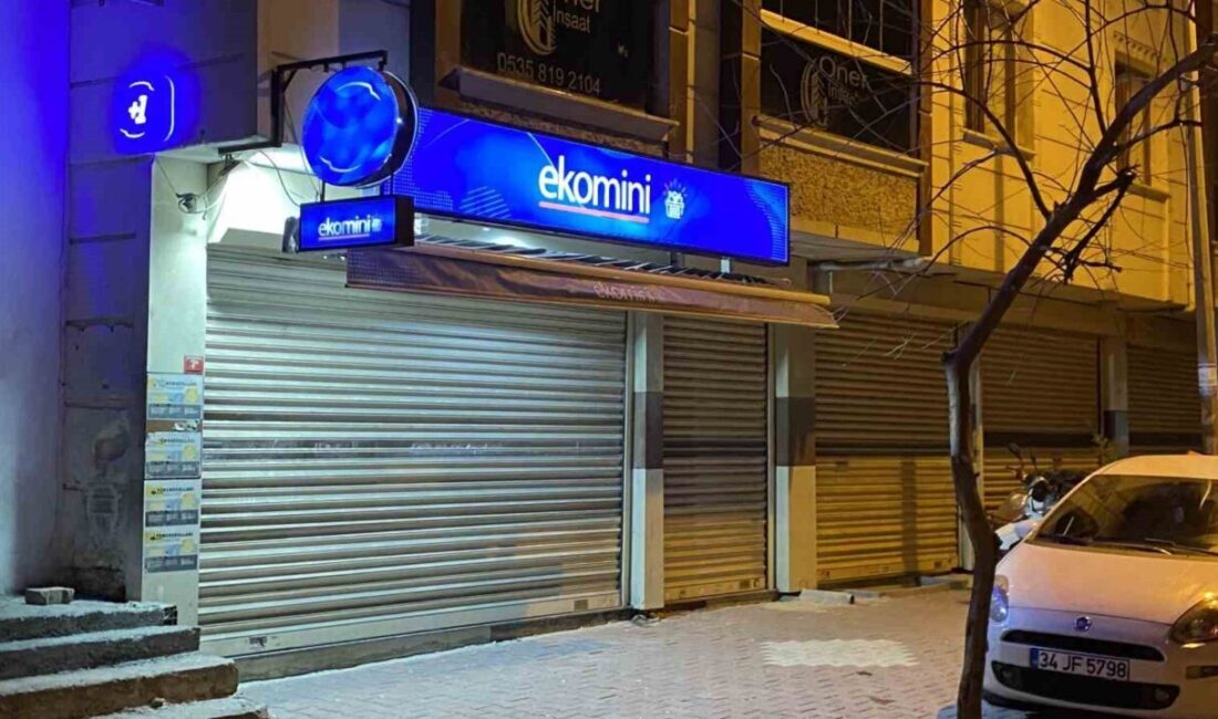 Esenyurt'ta bir markete motosikletli iki kişi tarafından ateş açıldı. Olayda