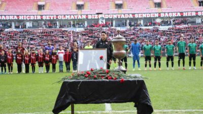 Eskişehirspor, evinde Kaş Kınıkspor'u 4-0 mağlup ederek galibiyetini ilan etti.