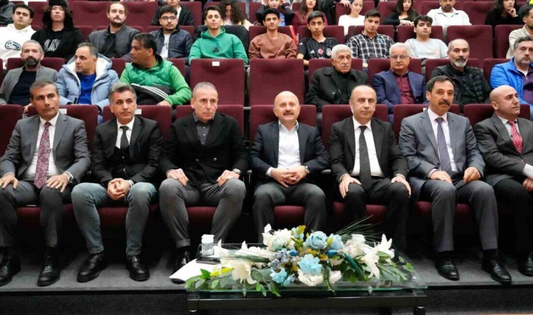 Adıyaman Üniversitesi, futbolun yeni trendlerini ve liderlik kavramını ele alan