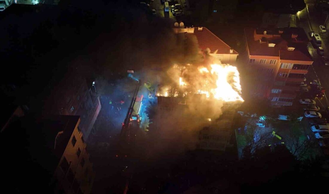 Çerkezköy'de 5 katlı apartmanda çıkan yangın büyük paniğe sebep oldu.