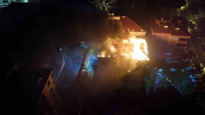 Çerkezköy'de 5 katlı apartmanda çıkan yangın büyük paniğe sebep oldu.