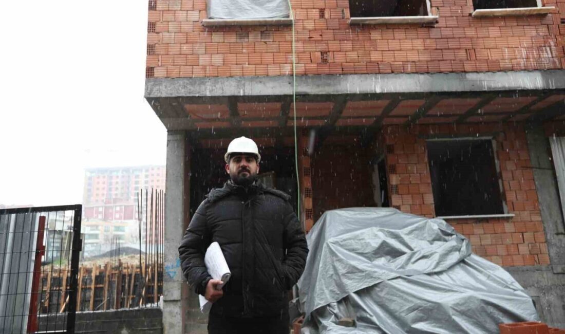 24 yaşındaki mimar Emir Morkoç, Bağcılar Belediyesi Kariyer Merkezi’nde yaptığı