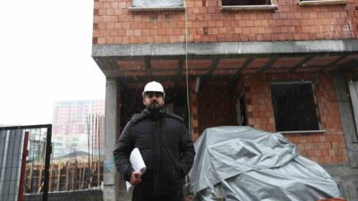 24 yaşındaki mimar Emir Morkoç, Bağcılar Belediyesi Kariyer Merkezi’nde yaptığı