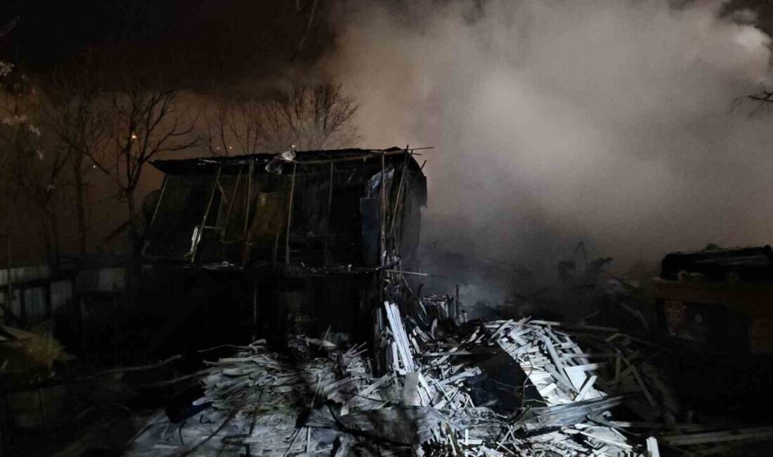 Avcılar'da akşam saatlerinde başlayan geri dönüşüm tesisindeki yangın, 6 saat