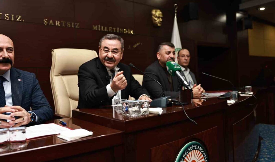 Gölbaşı Belediye Başkanı Yakup Odabaşı, sendika temsilcileriyle birlikte imzalanan Toplu