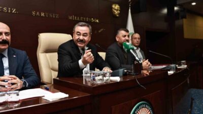 Gölbaşı Belediye Başkanı Yakup Odabaşı, sendika temsilcileriyle birlikte imzalanan Toplu