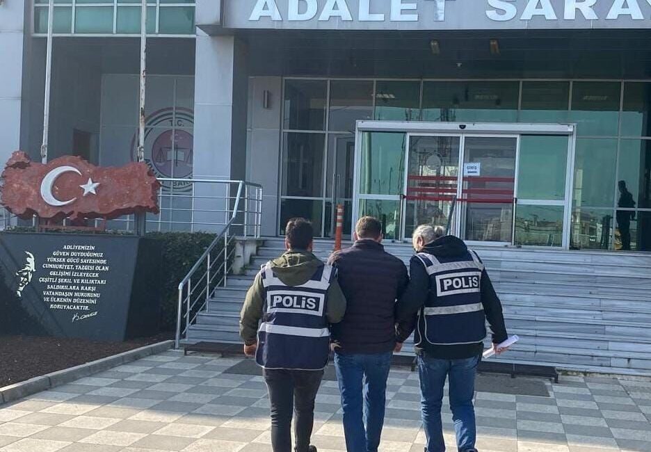 Gönen'de 3 Şubat 2025'te yapılan polis operasyonunda, silahla yağma suçundan