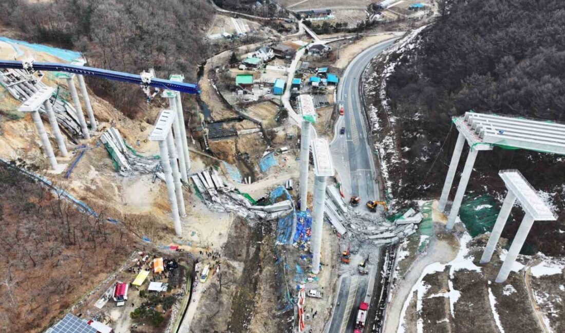 Güney Kore'de Anseong şehrinde yapımı devam eden otoyol köprüsünün çökmesi