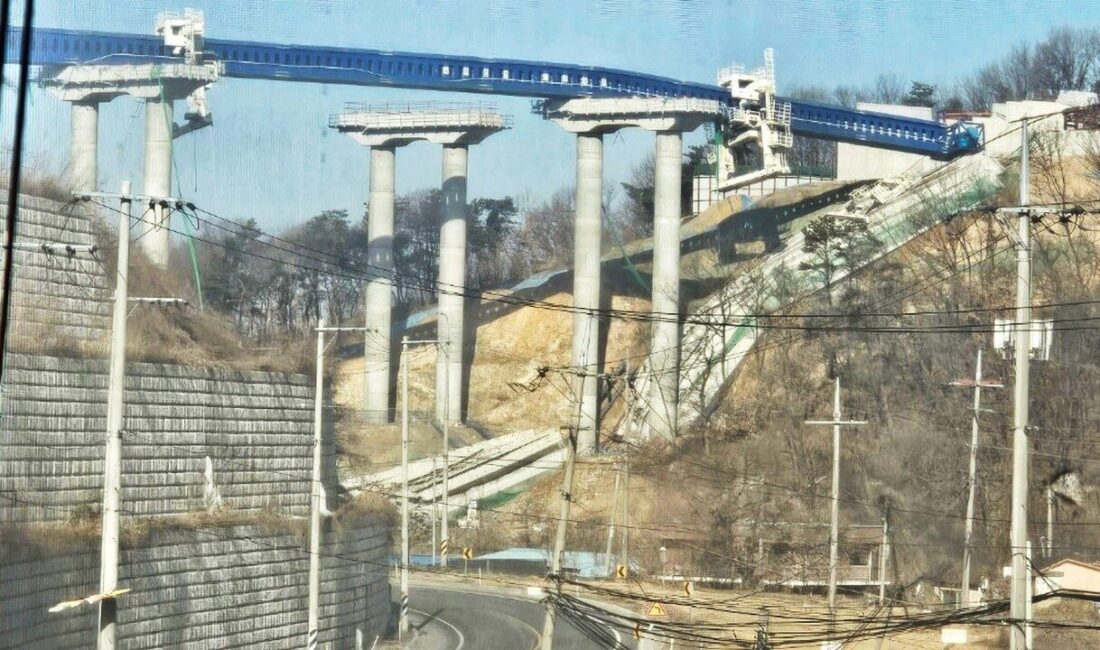 Güney Kore'de yapımı devam eden bir otoyol köprüsünün çökmesi sonucunda