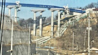 Güney Kore'de yapımı devam eden bir otoyol köprüsünün çökmesi sonucunda