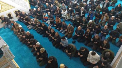 Hakkari'de Berat Kandili dolayısıyla camilerde dualarla idrak edilen özel programlara,
