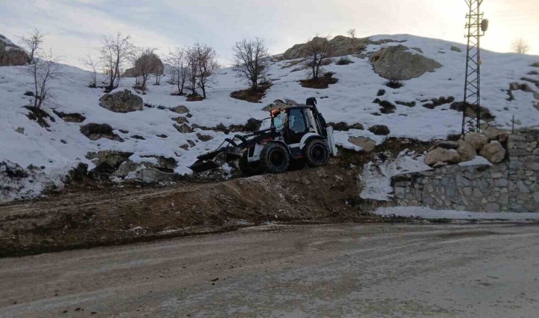 Hakkari Belediyesi PMT ekipleri, zorlu kış şartlarına rağmen şehir genelindeki