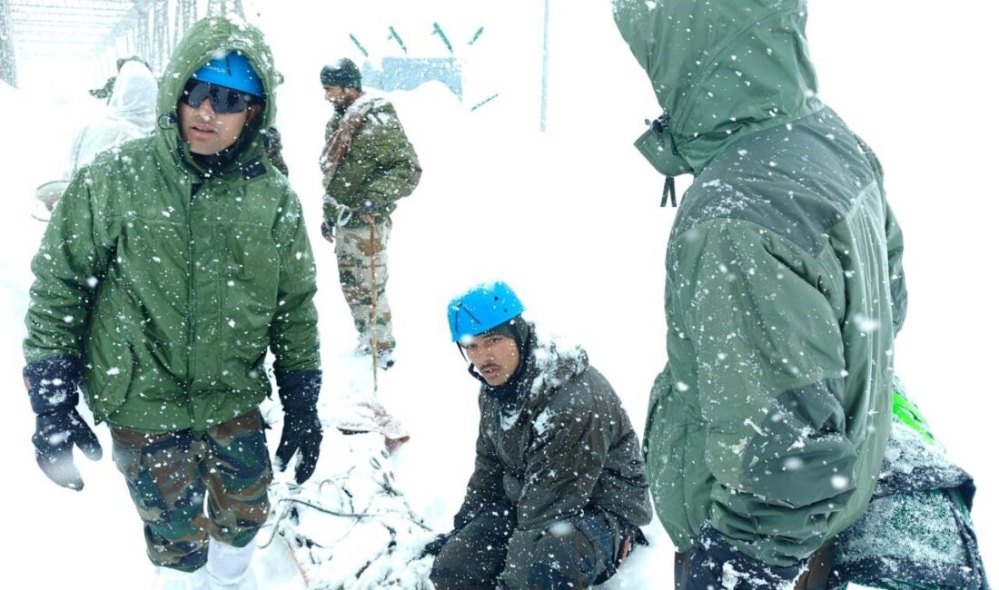 Hindistan'ın Uttarakhand eyaletinde meydana gelen çığ felaketinde 41 kişi kar