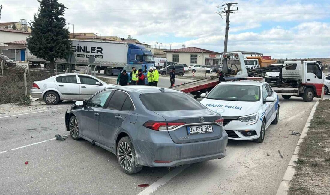 Uşak-Sivaslı yolu cezaevi kavşağında iki otomobilin çarpışması sonucu E.A. (50)