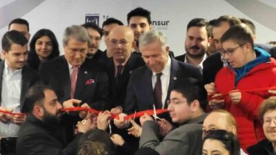 Ankara Büyükşehir Belediye Başkanı Mansur Yavaş, Genç Akademi Bahçelievler'in açılışında,