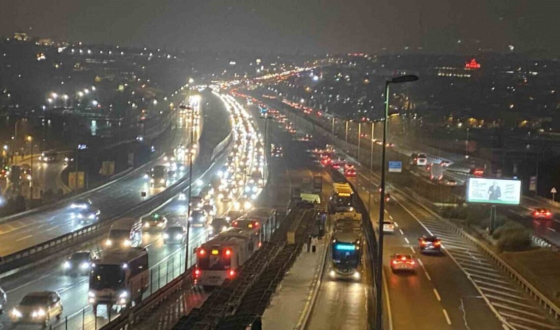 İstanbul'da, Türkiye genelinde iki haftalık tatilin ardından okullar tekrar açılırken,