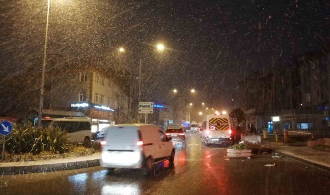 İstanbul'da sabah saatlerinde etkili olan kar yağışı, özellikle kentin yüksek