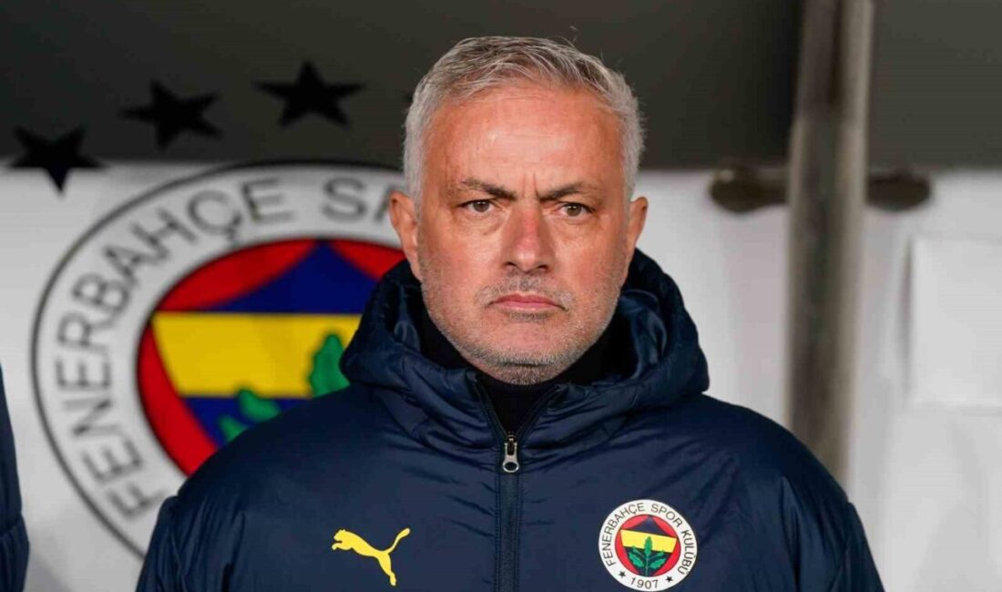 Fenerbahçe'nin Teknik Direktörü Jose Mourinho, Türkiye Kupası'nda Erzurumspor FK ile
