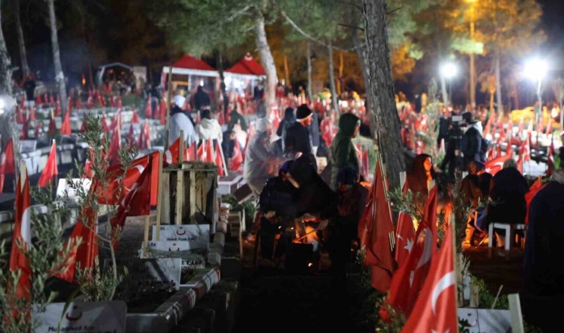 Kahramanmaraş'ta 6 Şubat 2023 deprem yıl dönümünde, vatandaşlar sevdiklerini anmak
