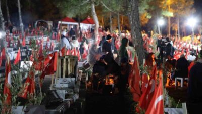 Kahramanmaraş'ta 6 Şubat 2023 deprem yıl dönümünde, vatandaşlar sevdiklerini anmak