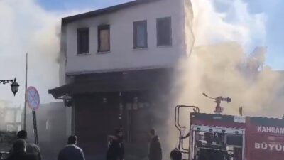İtfaiye ekipleri, K.Maraş'taki Demirciler Çarşısı'ndaki ahşap imalat iş yerinde çıkan