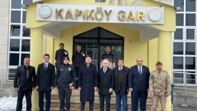 Saray Kaymakamı Eyüp Gürdal, Kapıköy Gar Şefliği'nde Van-Tahran yolcu tren
