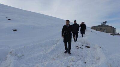 Demirözü Kaymakamı Yasin Şahin, köylerde incelemede bulundu. Beşpınar köyünde vatandaşlarla