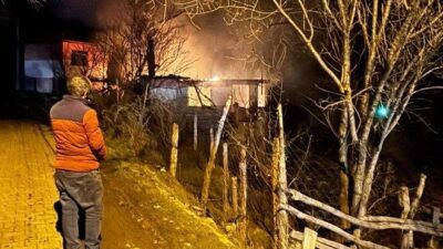 Kütahya'nın Tavşanlı ilçesinde, gece saatlerinde çıkan yangında evinde yaşayan 72