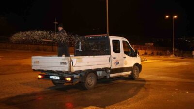 Kırıkkale'de hava sıcaklığının eksi 6 dereceye düşmesi sonucu belediye ekipleri