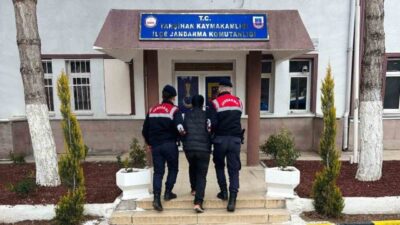 Kırıkkale'de hırsızlık suçundan aranan 18 yaşındaki H.M., jandarma ekipleri tarafından