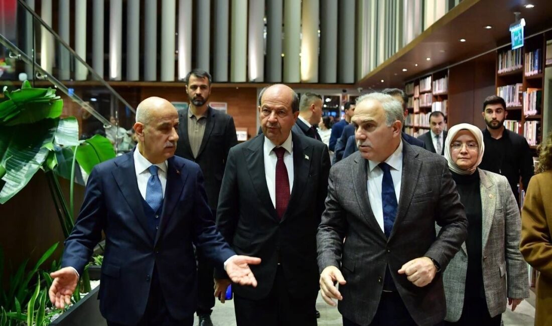 KKTC Cumhurbaşkanı Ersin Tatar, İstanbul'da Fatih Merkez Kütüphanesi'ni ziyaret ederek