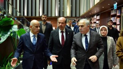 KKTC Cumhurbaşkanı Ersin Tatar, İstanbul'da Fatih Merkez Kütüphanesi'ni ziyaret ederek
