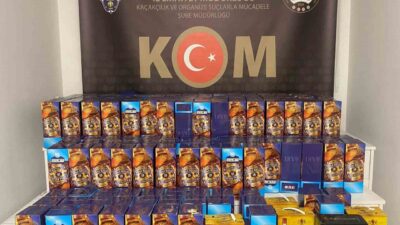 Kocaeli'de polis operasyonunda 315 şişe sahte içki bulundu. İzmit ilçesinde