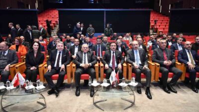Kayseri Ticaret Odası'nda düzenlenen "Şehrin Ekonomisi" panelinde, Kayseri Valisi Gökmen