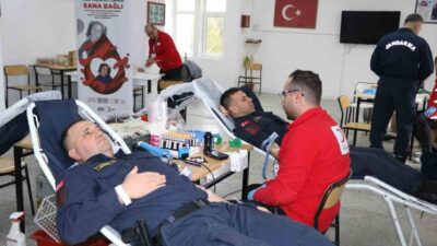 Kütahya İl Jandarma Komutanlığı personeli, Türk Kızılay'ın kan bağışı kampanyasına