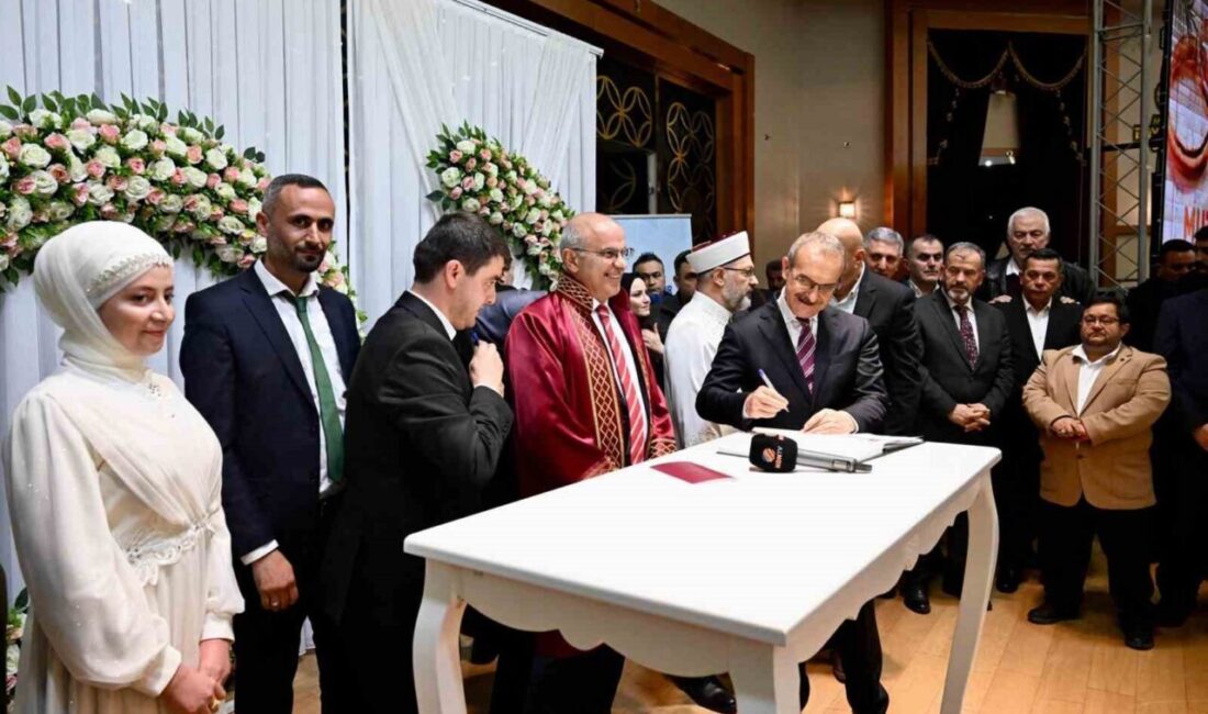 Malatya'da düzenlenen toplu nikah töreninde konuşan Diyanet İşleri Başkanı Prof.