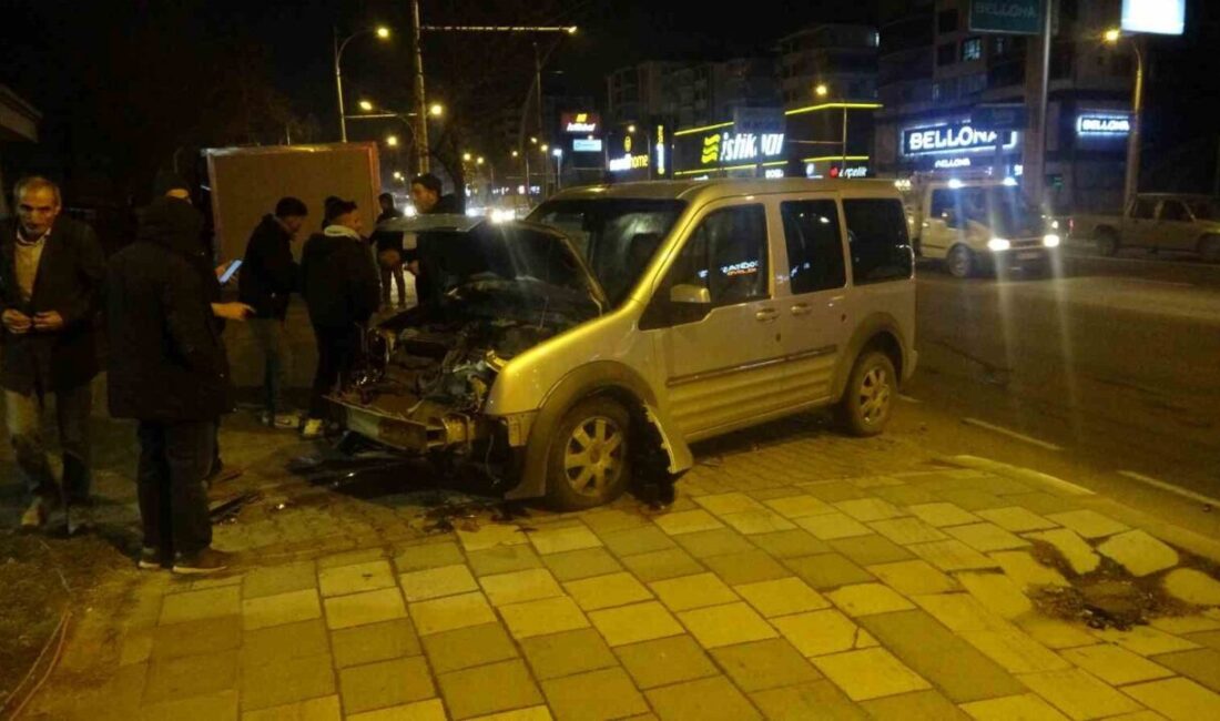 Malatya'da meydana gelen zincirleme kazalarda 8 araç birbirine girdi. Kazaların