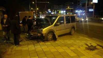 Malatya'da meydana gelen zincirleme kazalarda 8 araç birbirine girdi. Kazaların