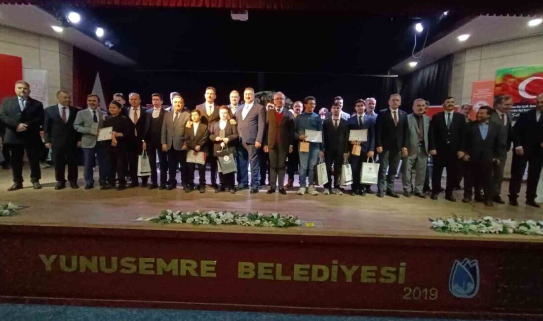 Manisa'da düzenlenen Genç Muhafızlar Hafızlık Yarışması'nda Antalya Kepez Mahmut Celalettin