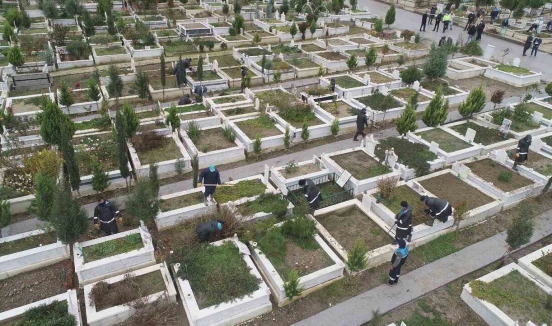Manisa Büyükşehir Belediyesi, mezarlıkları temiz, düzenli ve güvenli tutmak adına