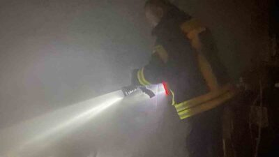 Kastamonu'nun Cide ilçesinde bir marangoz atölyesinde çıkan yangın, itfaiye ekiplerinin
