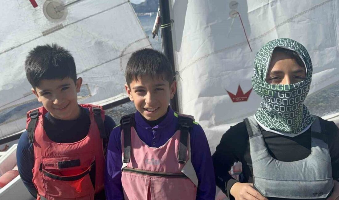Marmaris'teki Güney Ege Yelken Kulübü, 11-12 yaşlarındaki gençleri İzmir'deki Türkiye