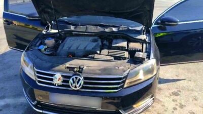 Mersin'de yapılan trafik denetiminde çakar lamba takılan araç durduruldu. Sürücüye
