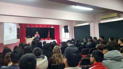 Mersin'de, İl Jandarma Komutanlığı, Hacı Zarife-Çelebi Aygar Anadolu Lisesi'nde öğrencilere