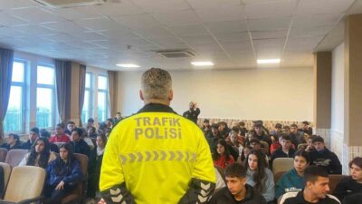 Mersin Emniyet Müdürlüğü, çocuklara trafik güvenliği eğitimleri vererek bilinçlenmelerini hedefliyor.