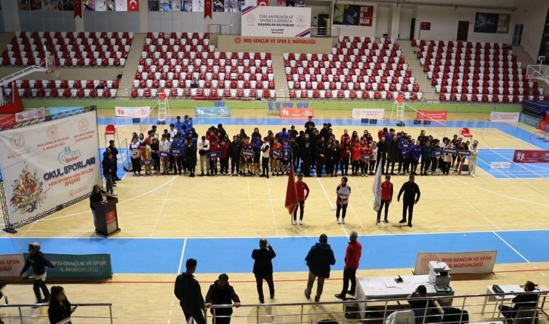 Muş Yeni Spor Salonu'nda başlayan 2024-2025 eğitim öğretim yılı 'Okul